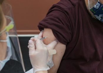 Komnas KIPI: Reaksi Vaksin AstraZeneca di Sulut Bersifat Ringan, Ada yang Terkait Kecemasan