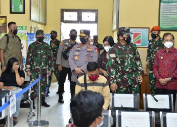 Bangkitkan Sektor Pariwisata Bali, Kapolri Instruksikan Vaksinasi Dikeroyok