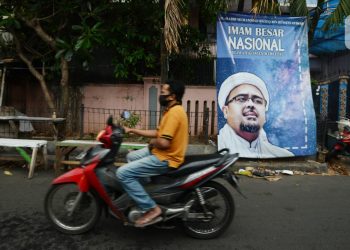 Cakupan Vaksinasi COVID Lansia Rendah, Vaksinolog: Giliran Anak Antar Orangtua untuk Divaksin