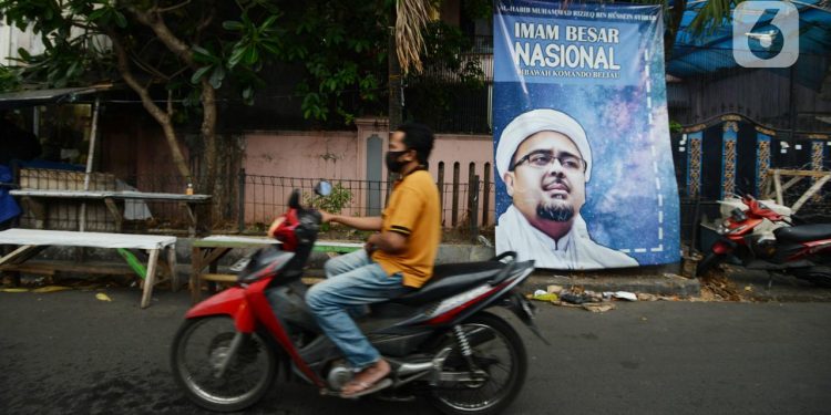 Cakupan Vaksinasi COVID Lansia Rendah, Vaksinolog: Giliran Anak Antar Orangtua untuk Divaksin