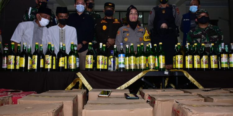 Di Malam Takbir, Kapolres Banjar Pimpin Operasi Cipta Kondisi Razia Minuman Beralkohol