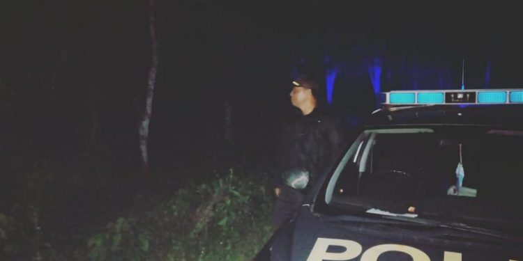 Kapolsek Tellulimpoe Polres Sinjai Pimpin Patroli Malam Hari Antisipasi Gangguan Kamtibmas