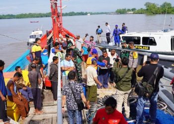 TNI-Polri periksa kapal nelayan di asahan antisipasi TKI ilegal mudik