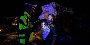 Wisatawan Membludak, Pantai Selatan Garut Ditutup, Polisi Lakukan Penyekatan