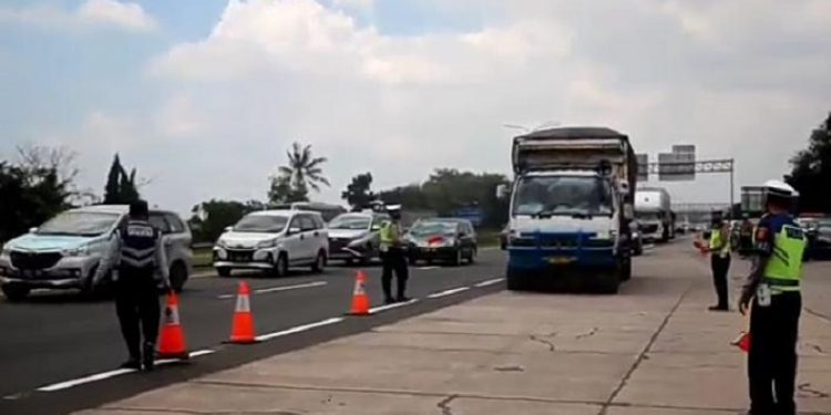 Menjelang Idul Adha, Puluhan Kendaraan Diputar Arah di Pantura Subang