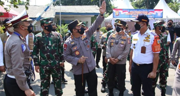 Hari Pertama PPKM Darurat, Kapolri Tinjau Penyekatan hingga Vaksinasi Massal
