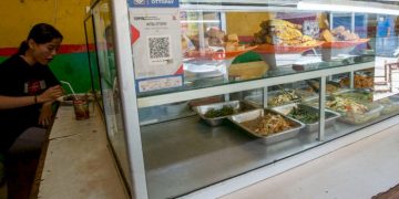 TNI-Polri Awasi Aturan Makan 20 Menit, DPR Ingatkan agar Tidak Sampai Terjadi Gesekan