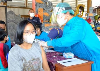 Polda Kaltim Gelar Gerai Vaksin Presisi di Pura Giri Mukti Martadinata Balikpapan