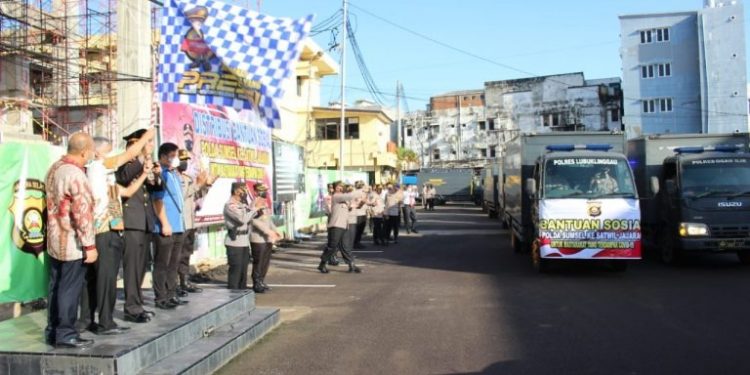 Polda Sumsel Distribusikan Bantuan yang Diterima ke 17 Satwil Untuk Bantu Warga yang Terdampak Pandemi Covid-19