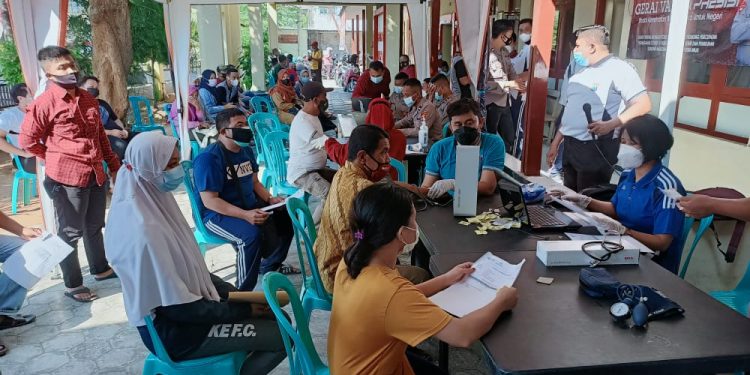 Polres Pamekasan Gelar Vaksinasi Gerai Vaksin Presisi kepada PKL