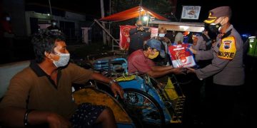 Polri dan AGII Kirim Bansos ke Warga yang Sedang Isolasi Mandiri