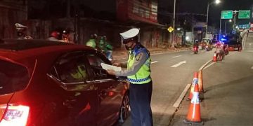 Polri lakukan penyekatan lalu lintas di Jakarta dalam pelaksanaan PPKM
