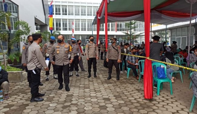 Sinergi TNI/Polri Geber Vaksinasi Massal