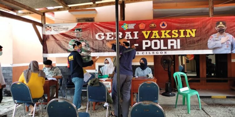 Gerai Vaksinasi TNI-POLRI Sukses Digelar Polsek Anyer, Kapolsek: Ayo Vaksin!
