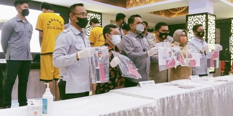 Berawal dari Facebook Polisi Ungkap Jaringan Pembuat Sertifikat Vaksin Palsu