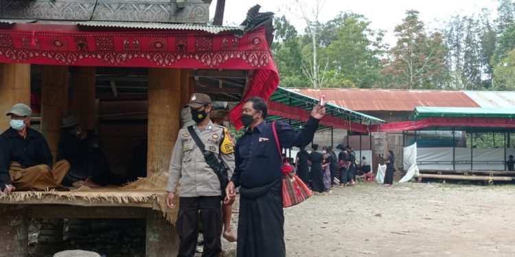 Edukasi Prokes, Bhabinkamtibmas Monitoring Wilayah Binaan