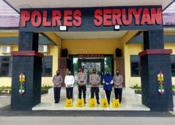 Seruyan Berbagi Sembako Kepada Warga Masyarakat Polwan Polres Seruyan di Kab.Seruyan.