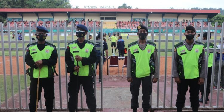 Ratusan Personel TNI-Polri di Terjunkan Dalam Pengamanan PON XX di Stadion Mandala