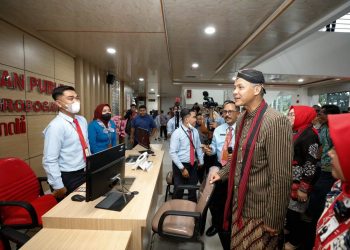 Gubernur Jawa Tengah (Jateng) Ganjar Pranowo meresmikan Mal Pelayanan Publik (MPP) ke-17 yaitu di Kabupaten Grobogan, Jawa Tengah, Kamis (13/10).