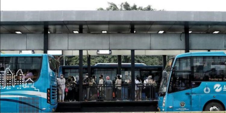 YLKI Terima 88 Aduan Sistem Tap In Tap Out, Transjakarta Minta Maaf