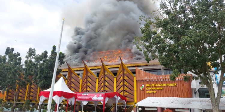 Kantor Mal Pelayanan Publik Pekanbaru Terbakar