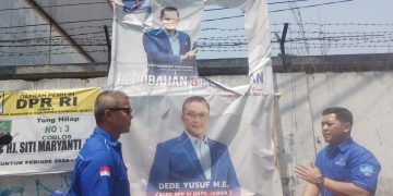 Viral! Kader Demokrat Copot Baliho Anies Baswedan