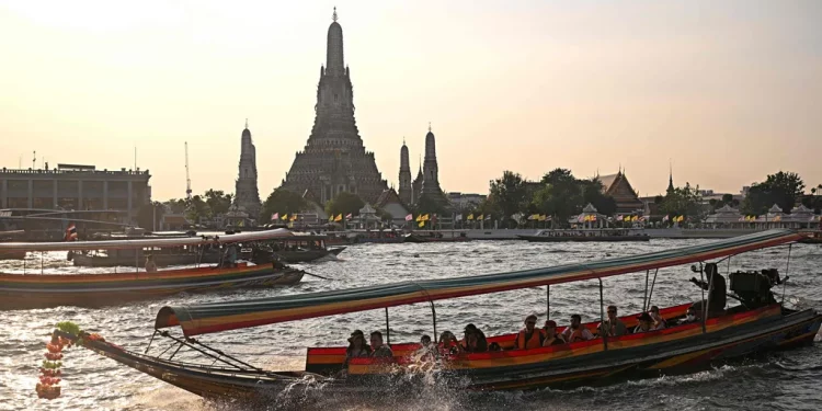 Kasus Covid-19 Melonjak di Singapura, Bangkok, dan Hong Kong