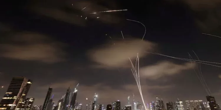 Iran Luncurkan Rudal Hipersonik Fattah-1