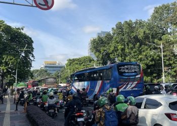 Hari Bhayangkara ke-79, Penutupan Jalan Picu Kemacetan di Tugu Tani