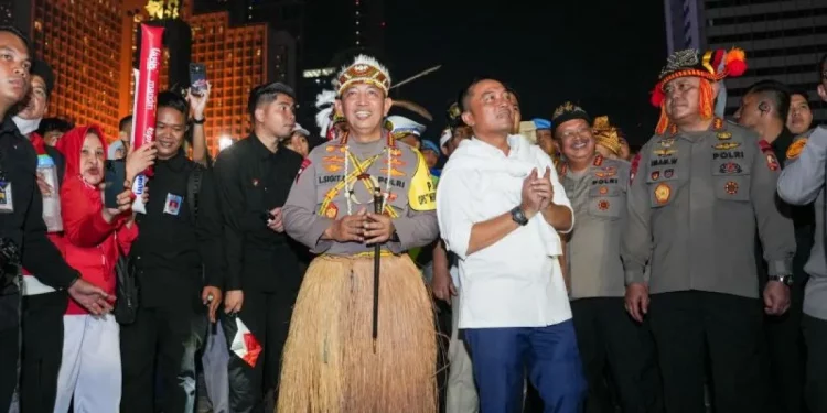 Kapolri dan Mensesneg Saksikan Karnaval Kemerdekaan RI di Bundaran HI