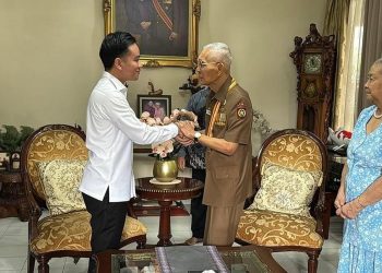 Momen Hangat Gibran dan Try Sutrisno