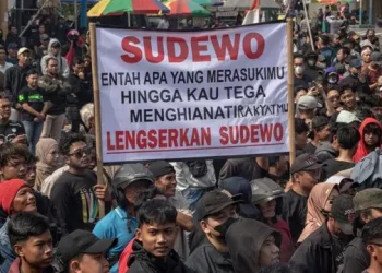 Demo Besar di Pati: Benarkah Bupati Sudewo Mundur dan Dimakzulkan?