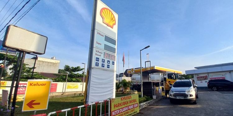 Stok BBM Menipis, Karyawan SPBU Shell Cibinong Terancam Dirumahkan