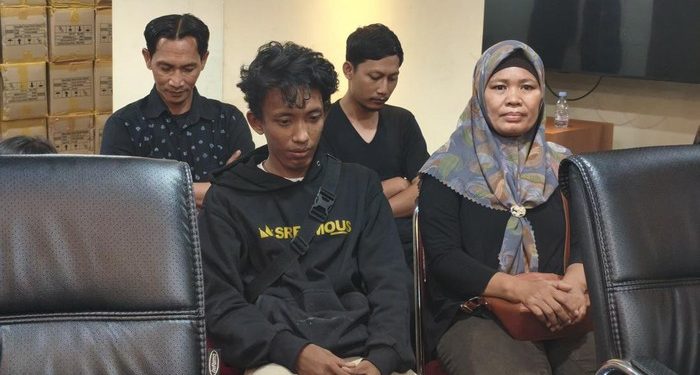 eko-dan-bima-dihadirkan-di-polda-metro