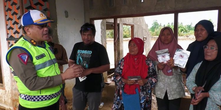 Kakorlantas Polri Salurkan Satu Ton Rendang Untuk Korban Bencana Sumbar