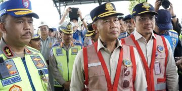 Direktur Jenderal Perhubungan Darat, Aan Suhanan bersama Dirut PT Jasa Marga, Kakorlantas Polri, dan Dirut Jasa Raharja meninjau kesiapan proyek Tol Yogyakarta-Bawen dan proyek Tol Solo-Yogyakarta