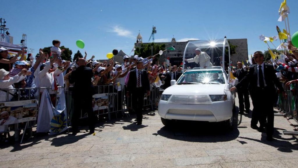 Popemobile Paus Fransiskus Diubah Jadi Klinik Keliling untuk Anak-anak Gaza