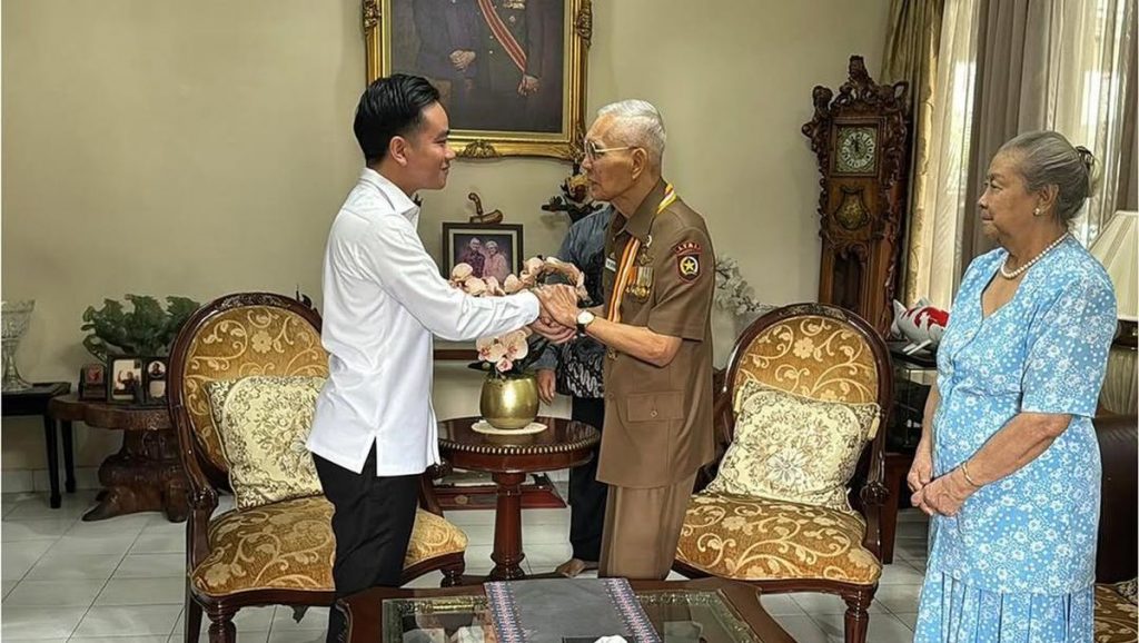 Momen Hangat Gibran dan Try Sutrisno