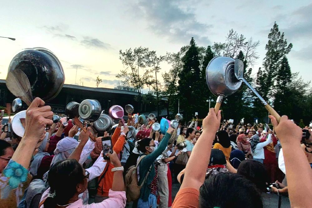 Ibu-Ibu Yogyakarta Gelar Protes, Tuntut Penghentian Program Makan Bergizi Gratis