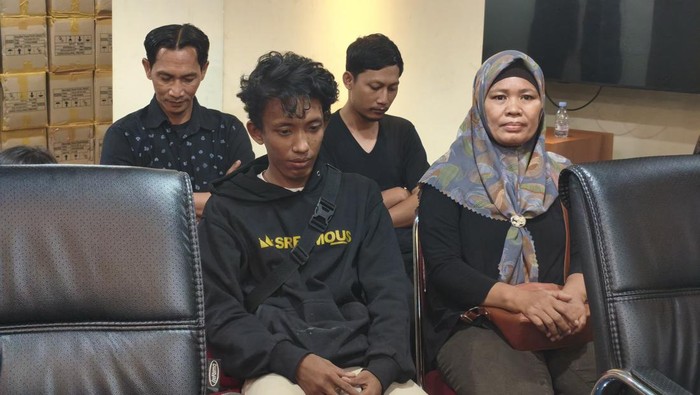 eko-dan-bima-dihadirkan-di-polda-metro